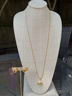 Vintage Signed Joan Rivers Gold Tone Locket Necklace & Earring Set